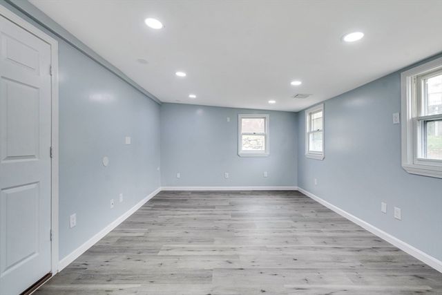 101 Laurie Ln, Lowell, MA 01854