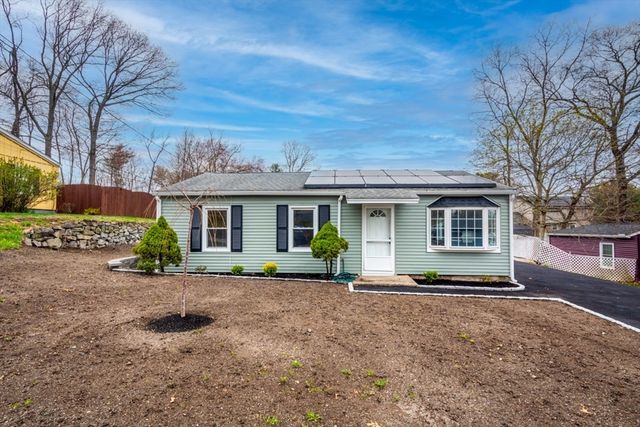 101 Laurie Ln, Lowell, MA 01854