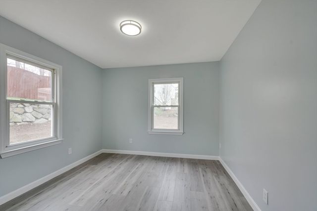 101 Laurie Ln, Lowell, MA 01854