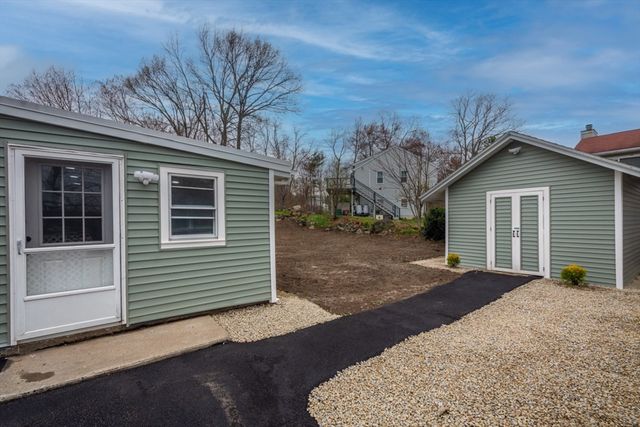 101 Laurie Ln, Lowell, MA 01854