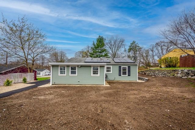 101 Laurie Ln, Lowell, MA 01854