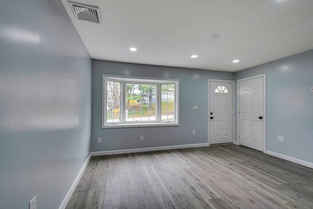 101 Laurie Ln, Lowell, MA 01854