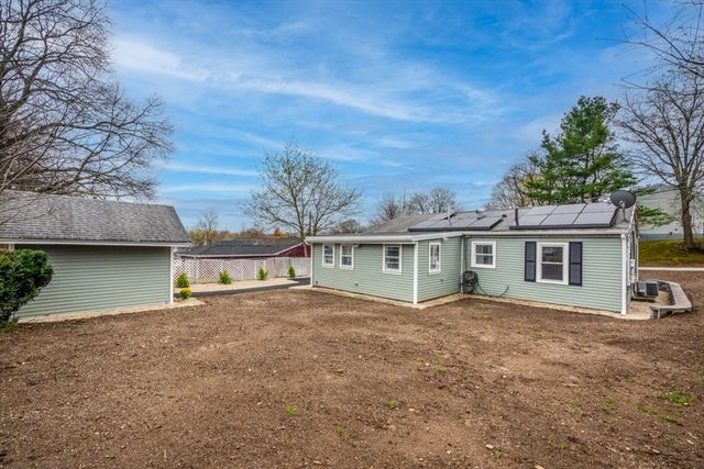 101 Laurie Ln, Lowell, MA 01854