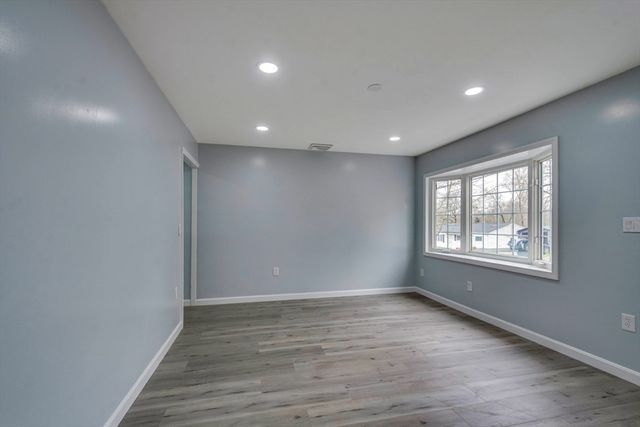 101 Laurie Ln, Lowell, MA 01854