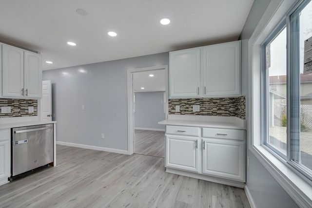 101 Laurie Ln, Lowell, MA 01854