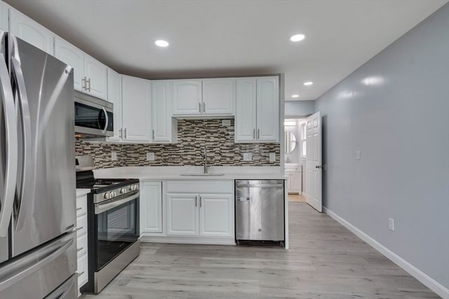 101 Laurie Ln, Lowell, MA 01854