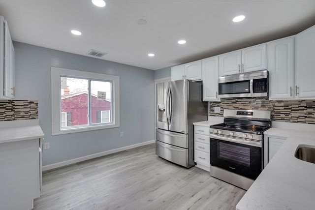 101 Laurie Ln, Lowell, MA 01854