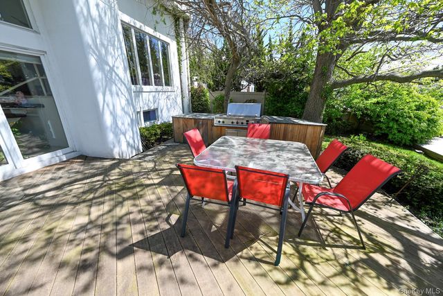 2912 Bay Drive, Merrick, NY 11566