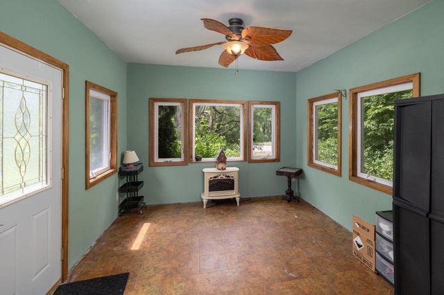 E590 Mundsack ROAD, Genoa, WI 54632