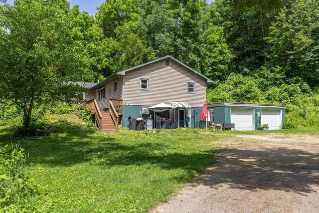 E590 Mundsack ROAD, Genoa, WI 54632