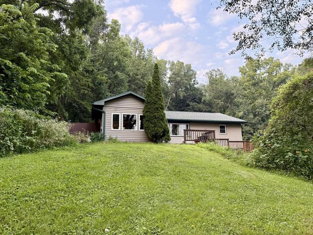 E590 Mundsack ROAD, Genoa, WI 54632