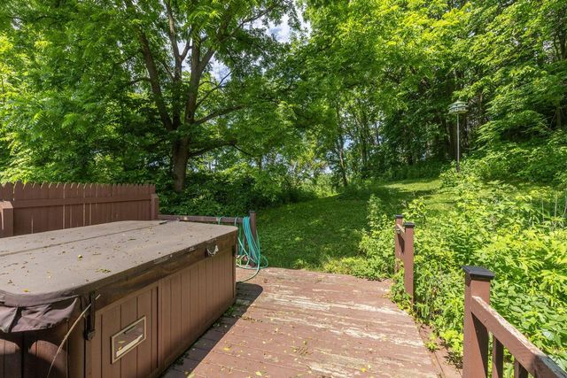 E590 Mundsack ROAD, Genoa, WI 54632