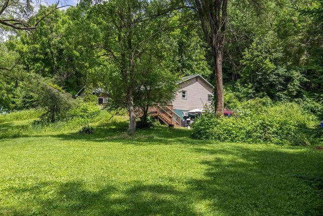 E590 Mundsack ROAD, Genoa, WI 54632