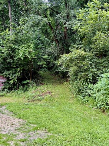 E590 Mundsack ROAD, Genoa, WI 54632