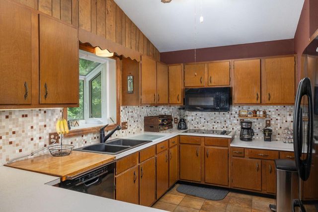 E590 Mundsack ROAD, Genoa, WI 54632