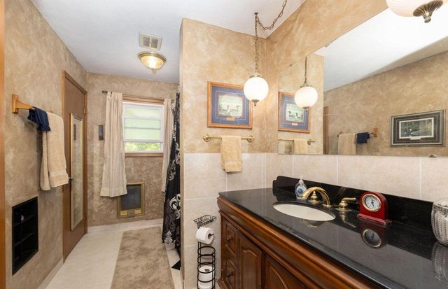 E590 Mundsack ROAD, Genoa, WI 54632