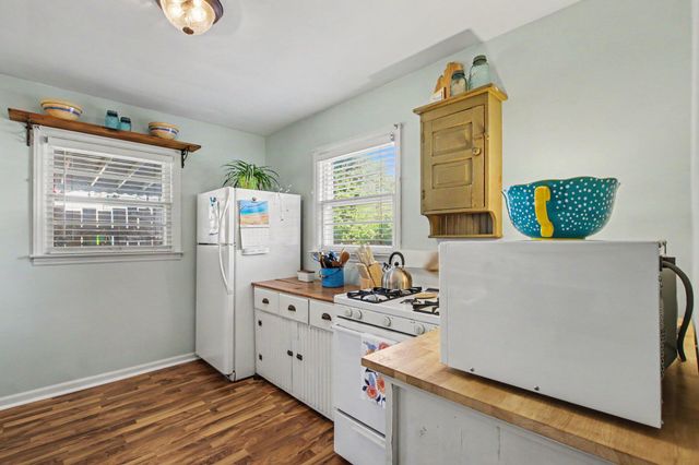 1031 Chrysler Street, Kalamazoo Twp, MI 49048