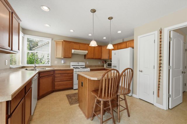 398 Shawnee Loop S, Pataskala, OH 43062