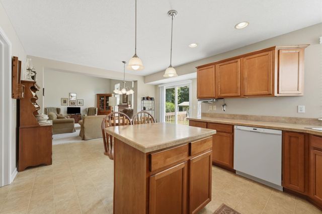 398 Shawnee Loop S, Pataskala, OH 43062