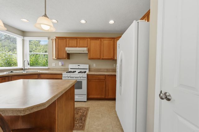 398 Shawnee Loop S, Pataskala, OH 43062