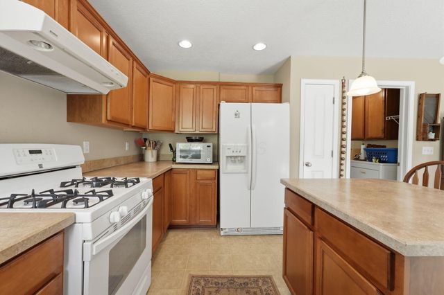 398 Shawnee Loop S, Pataskala, OH 43062