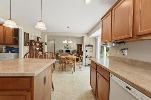 398 Shawnee Loop S, Pataskala, OH 43062