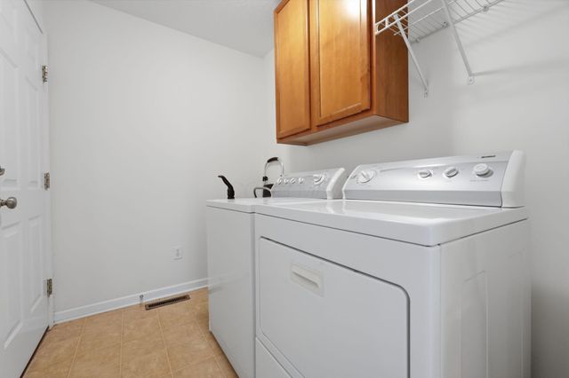 398 Shawnee Loop S, Pataskala, OH 43062