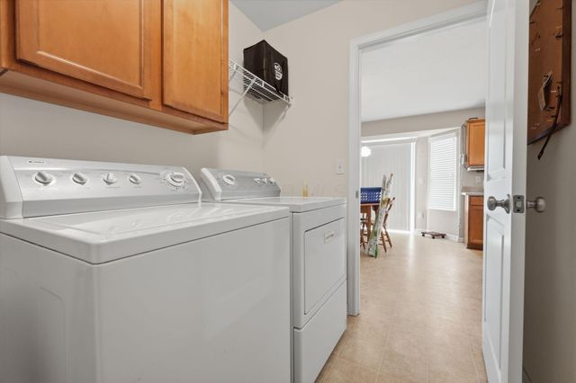 398 Shawnee Loop S, Pataskala, OH 43062