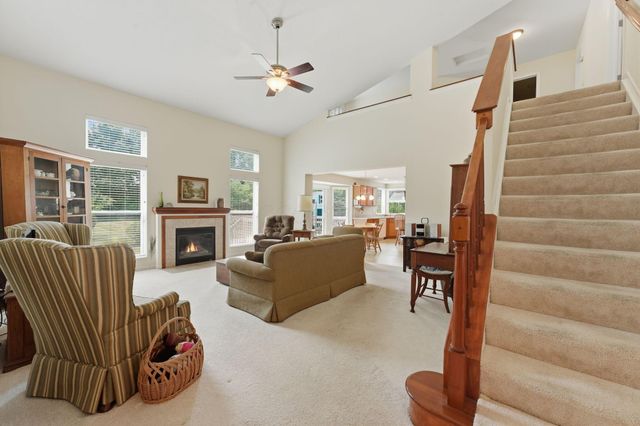 398 Shawnee Loop S, Pataskala, OH 43062