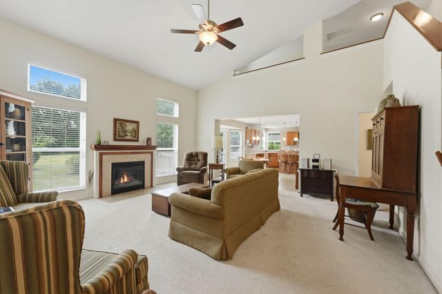 398 Shawnee Loop S, Pataskala, OH 43062