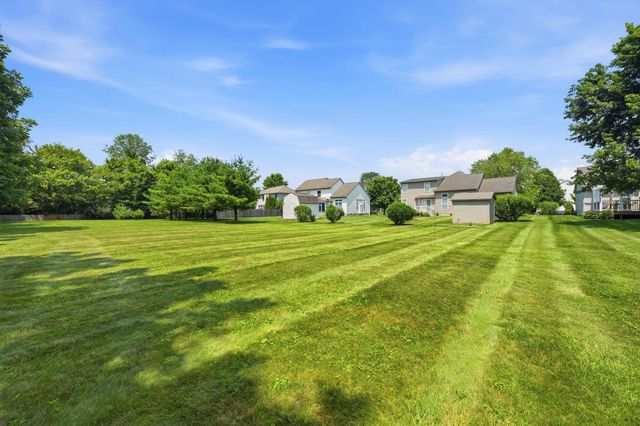398 Shawnee Loop S, Pataskala, OH 43062