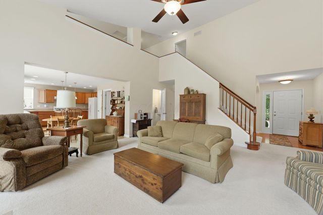 398 Shawnee Loop S, Pataskala, OH 43062