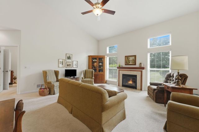 398 Shawnee Loop S, Pataskala, OH 43062