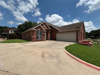 4215 Glen Garden Drive, Arlington, TX 76016