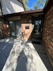 7344 Country Creek Way 1, Downers Grove, IL 60516