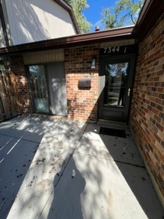 7344 Country Creek Way 1, Downers Grove, IL 60516 — exterior