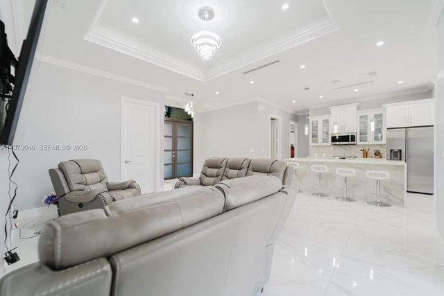 398 35th Avenue NW, Naples, FL 34120