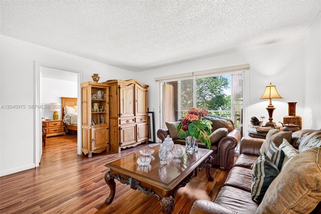 300 SW 130th Ter 206B, Pembroke Pines, FL 33027