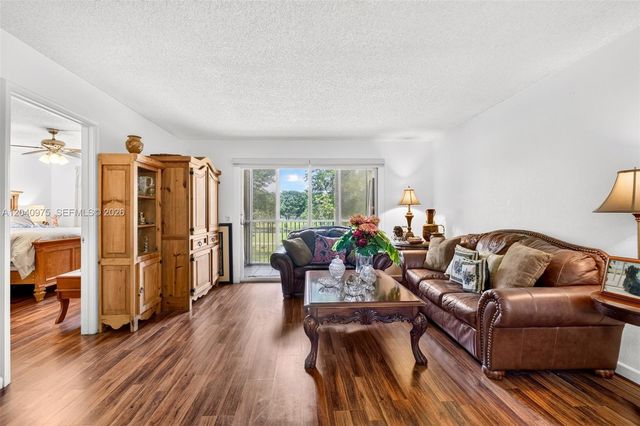 300 SW 130th Ter 206B, Pembroke Pines, FL 33027