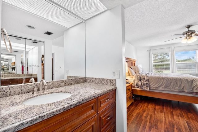 300 SW 130th Ter 206B, Pembroke Pines, FL 33027