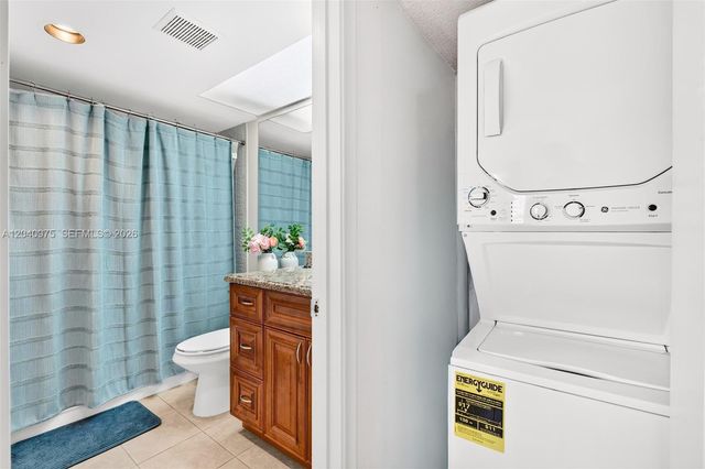 300 SW 130th Ter 206B, Pembroke Pines, FL 33027