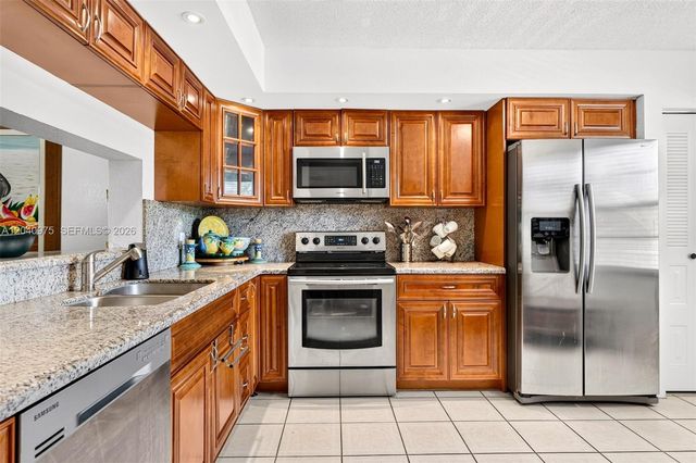 300 SW 130th Ter 206B, Pembroke Pines, FL 33027