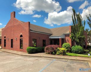 929 Merchants Walk, Huntsville, AL 35801