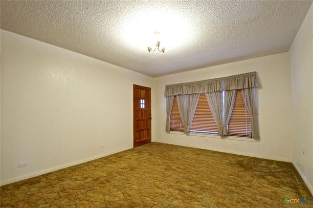 211 W Long Street, Elm Mott, TX 76640