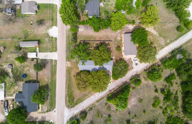 211 W Long Street, Elm Mott, TX 76640