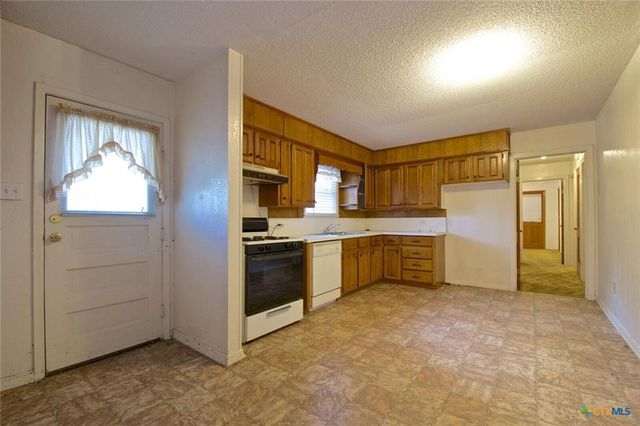 211 W Long Street, Elm Mott, TX 76640