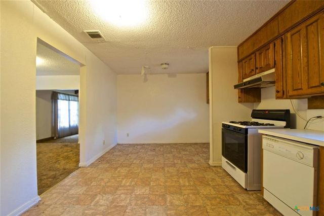 211 W Long Street, Elm Mott, TX 76640