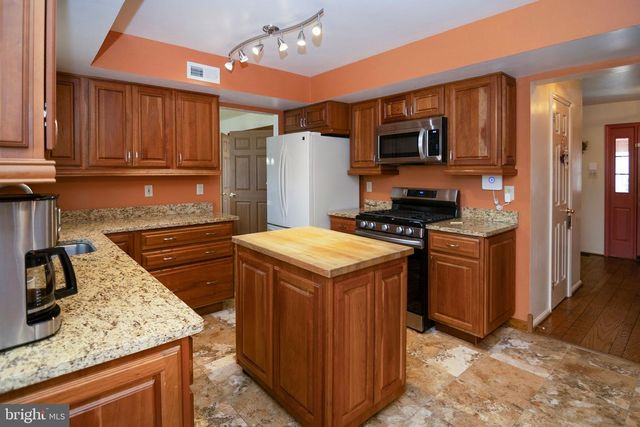 18 ABERDEEN DR, Sicklerville, NJ 08081