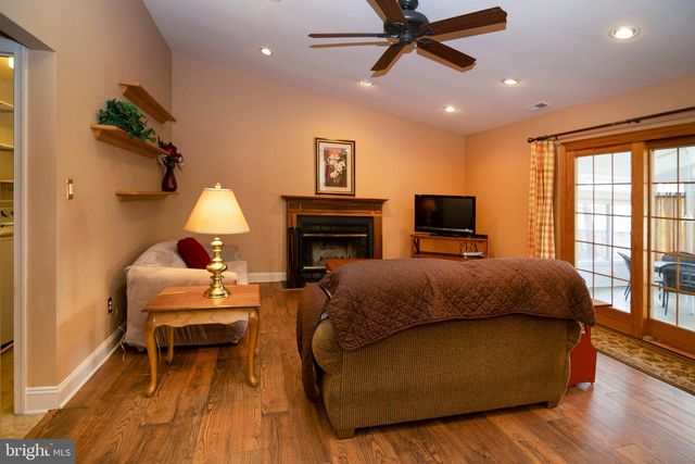 18 ABERDEEN DR, Sicklerville, NJ 08081