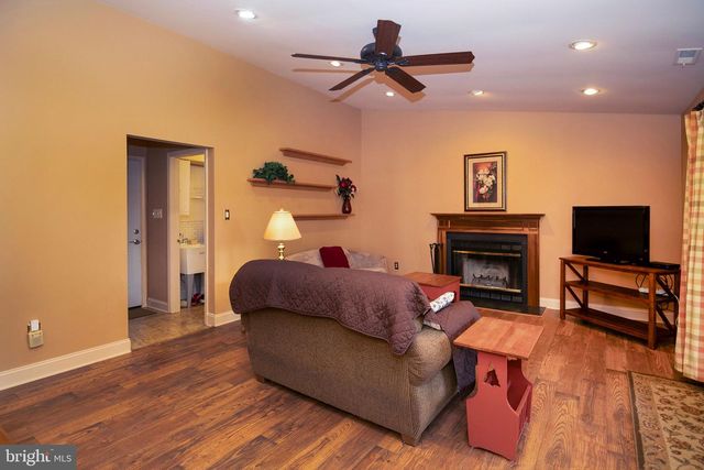 18 ABERDEEN DR, Sicklerville, NJ 08081